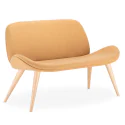 Drewniana sofa TILKKA 4L LWM Nowy Styl do poczekalni